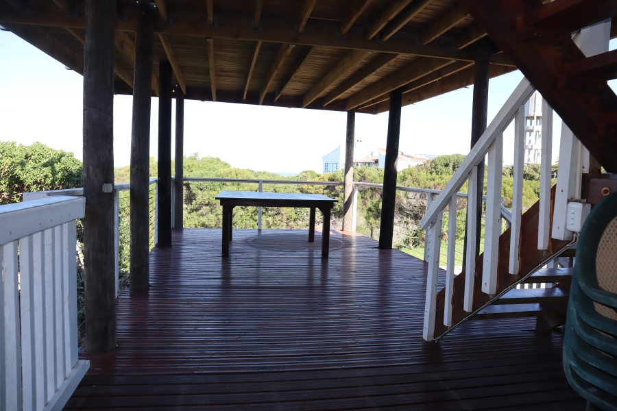5 Bedroom Property for Sale in Paradise Beach Eastern Cape